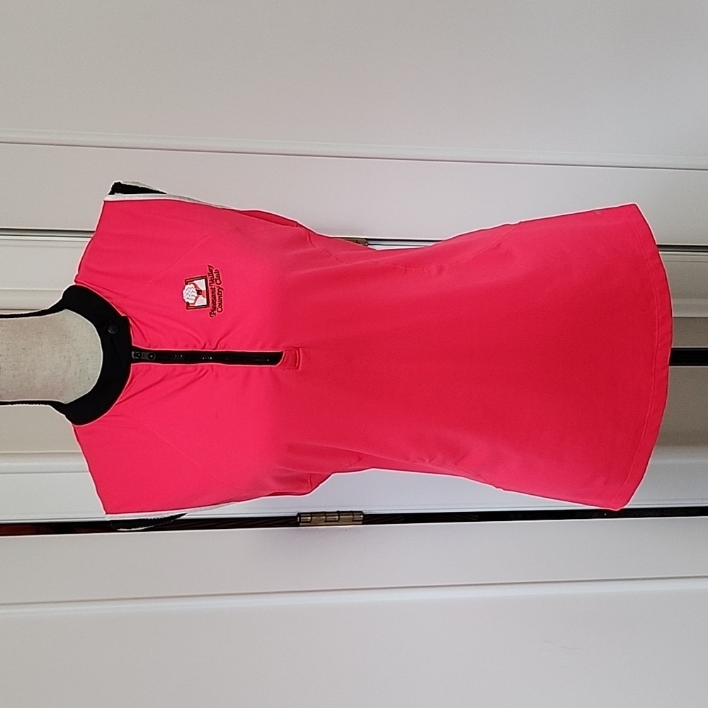 Womens sleeveless golf shirt